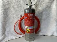 AKA Halon2 Automatic Put Out Fire Extinguisher裝置是由一根與赤海龍滅火劑儲存裝置連接在一起， 經蓄壓得AKA Halon2探火管進行偵探火源滅火